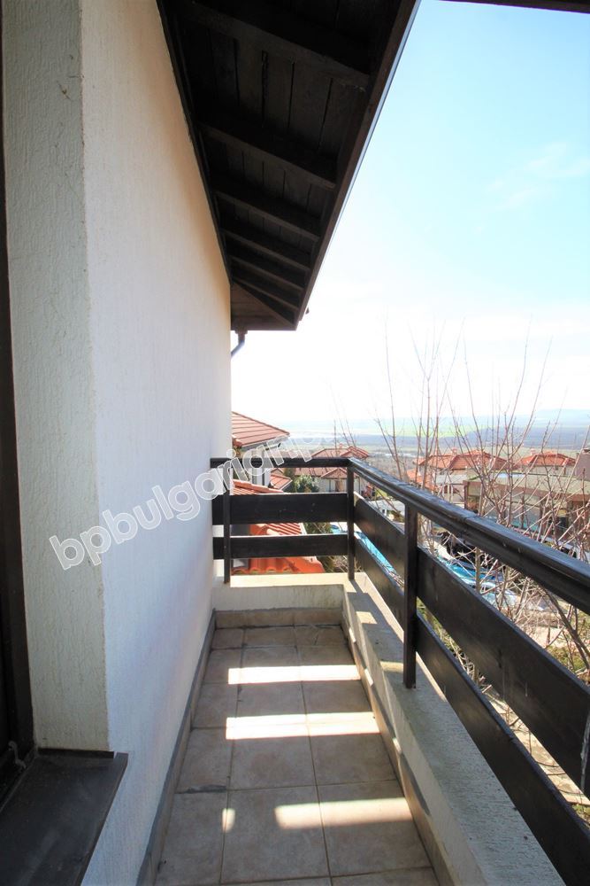 Двуетажен таунхаус в затворен комплекс близо до морето