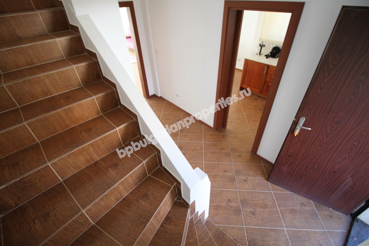 Двуетажен таунхаус в затворен комплекс близо до морето