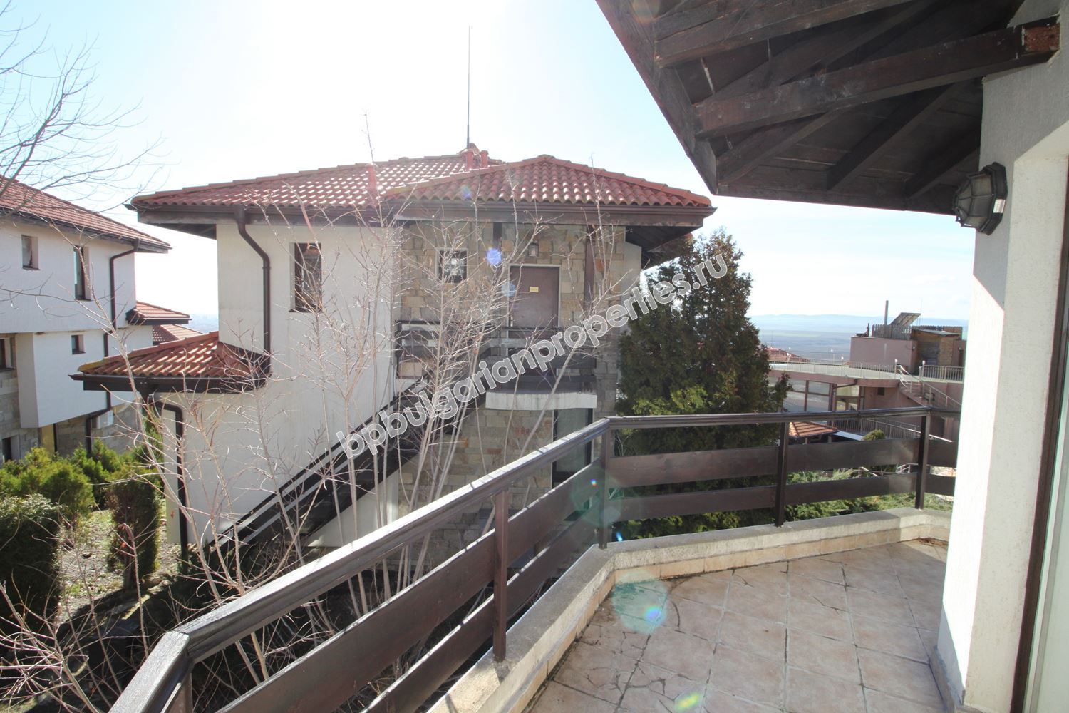 Двуетажен таунхаус в затворен комплекс близо до морето