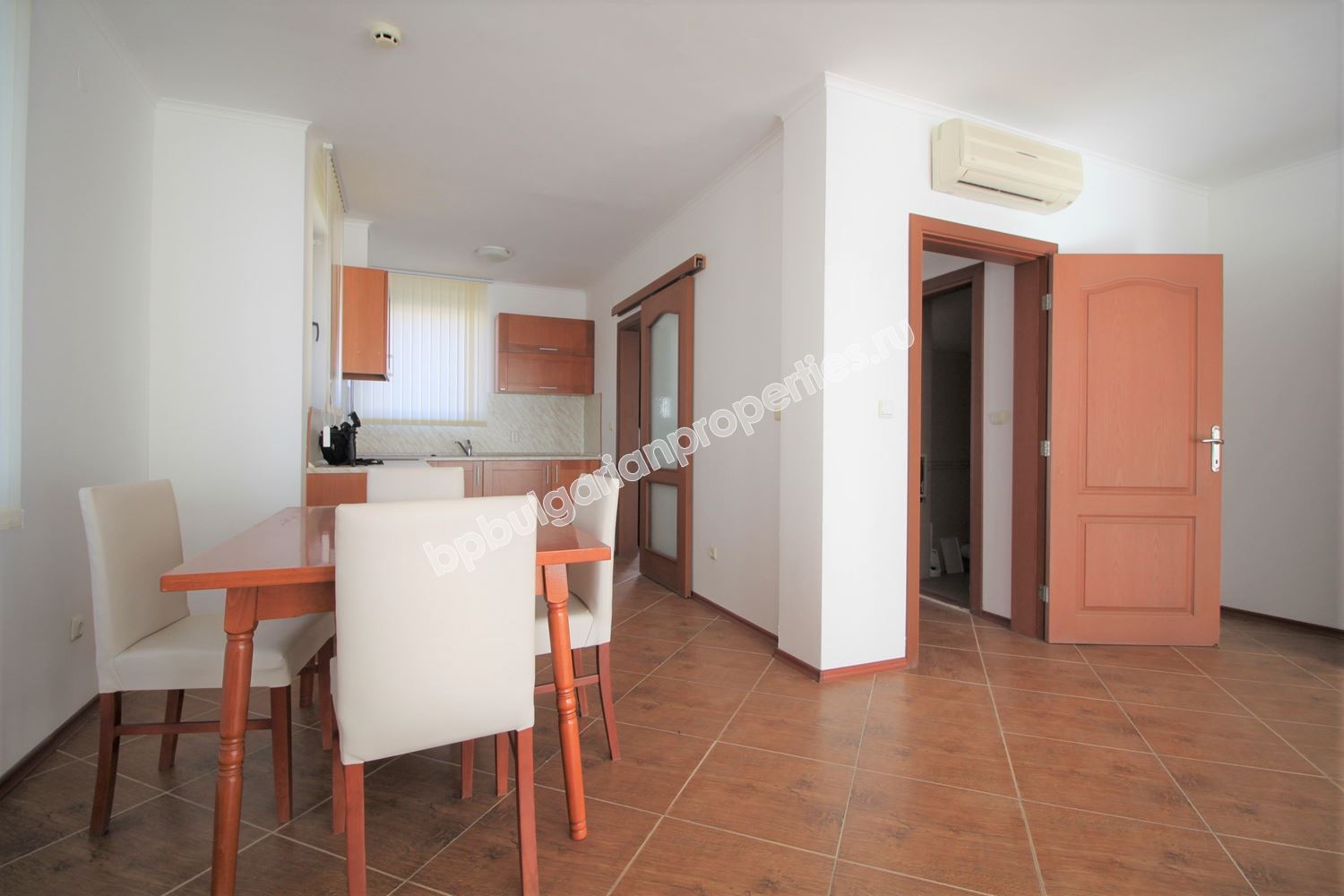 Двуетажен таунхаус в затворен комплекс близо до морето