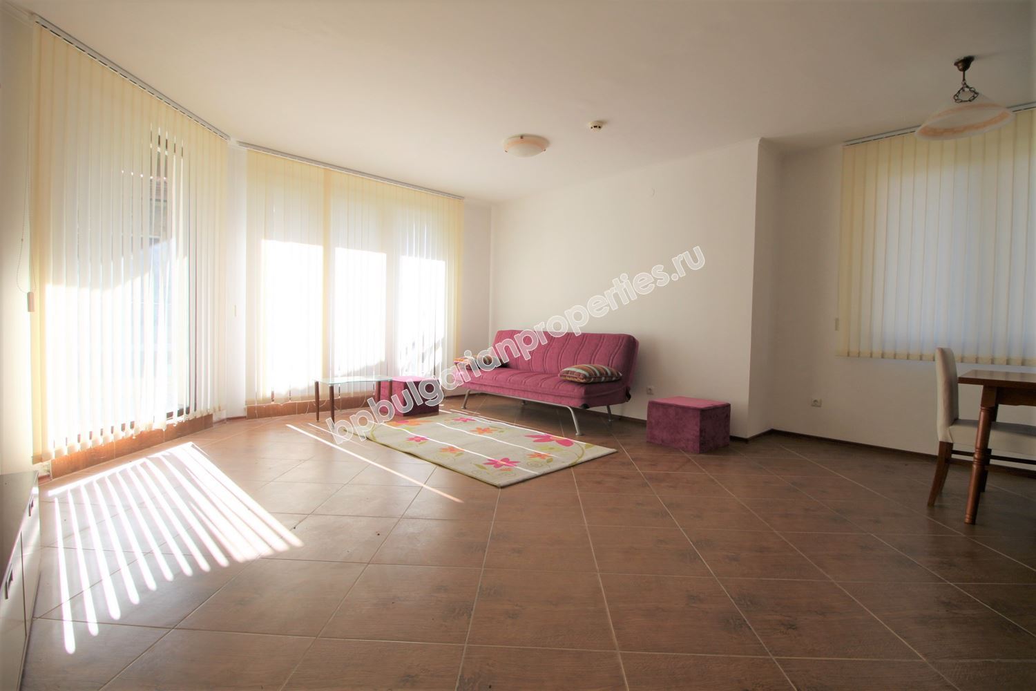 Двуетажен таунхаус в затворен комплекс близо до морето