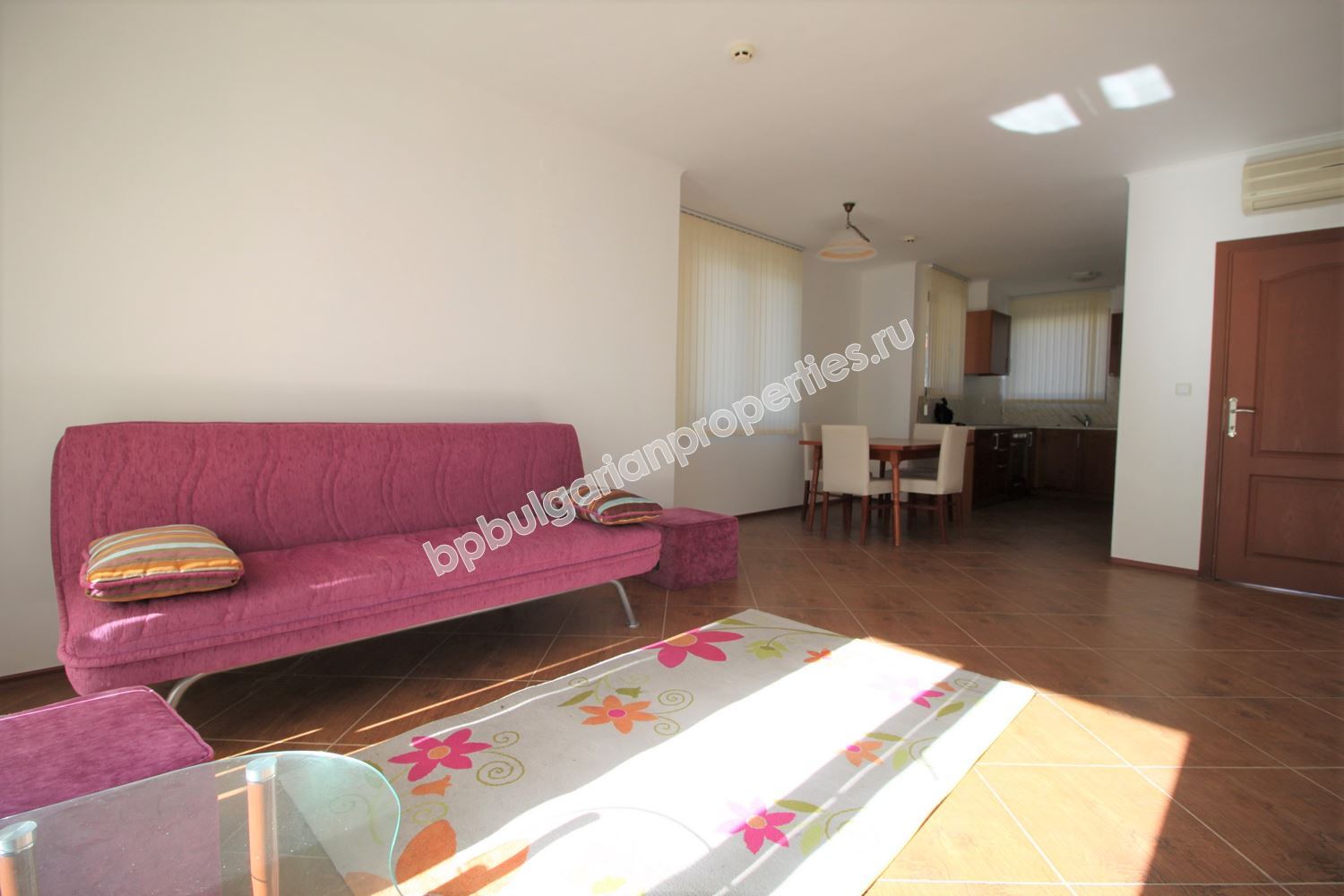 Двуетажен таунхаус в затворен комплекс близо до морето