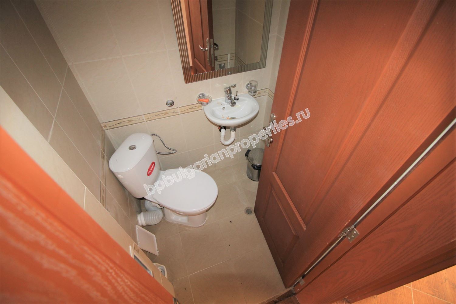 Двуетажен таунхаус в затворен комплекс близо до морето