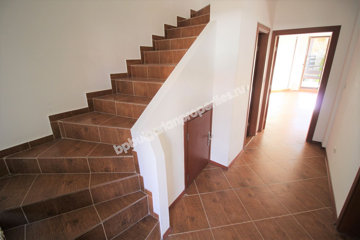 Двуетажен таунхаус в затворен комплекс близо до морето