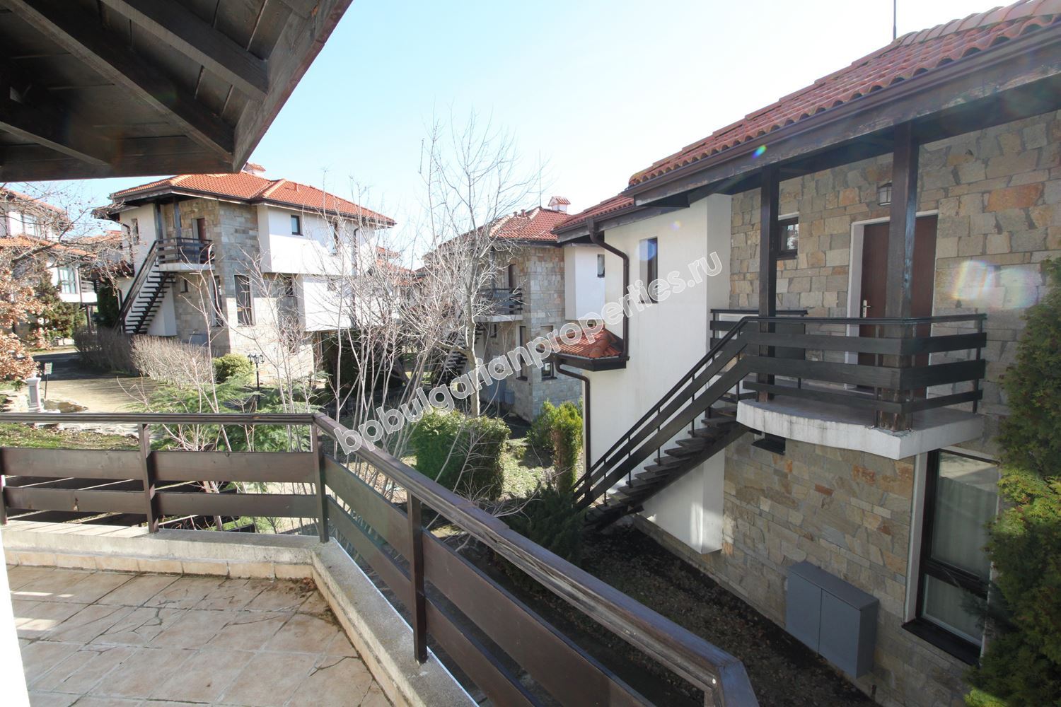 Двуетажен таунхаус в затворен комплекс близо до морето