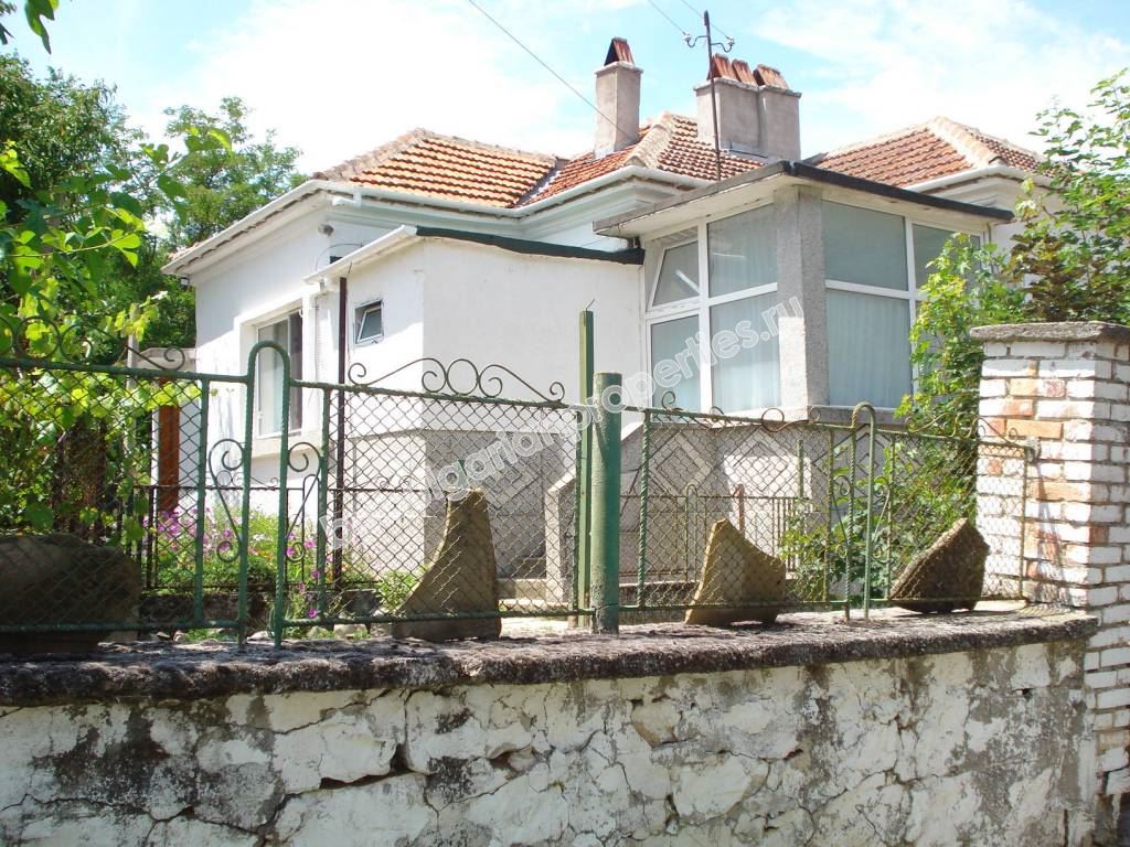 Реновирана къща с двор, област Ямбол