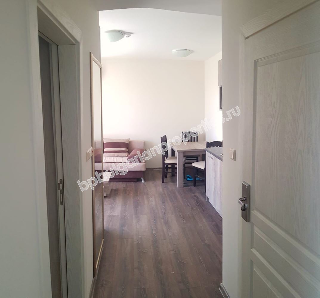 Обзаведен двустаен апартамент в паркова зона на Слънчев Бряг