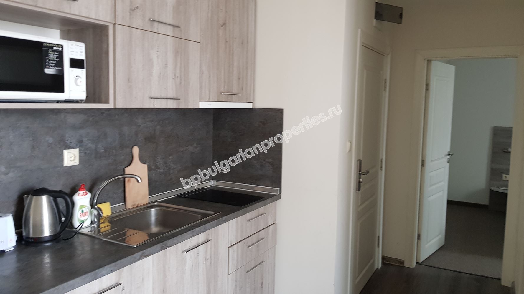 Обзаведен двустаен апартамент в паркова зона на Слънчев Бряг