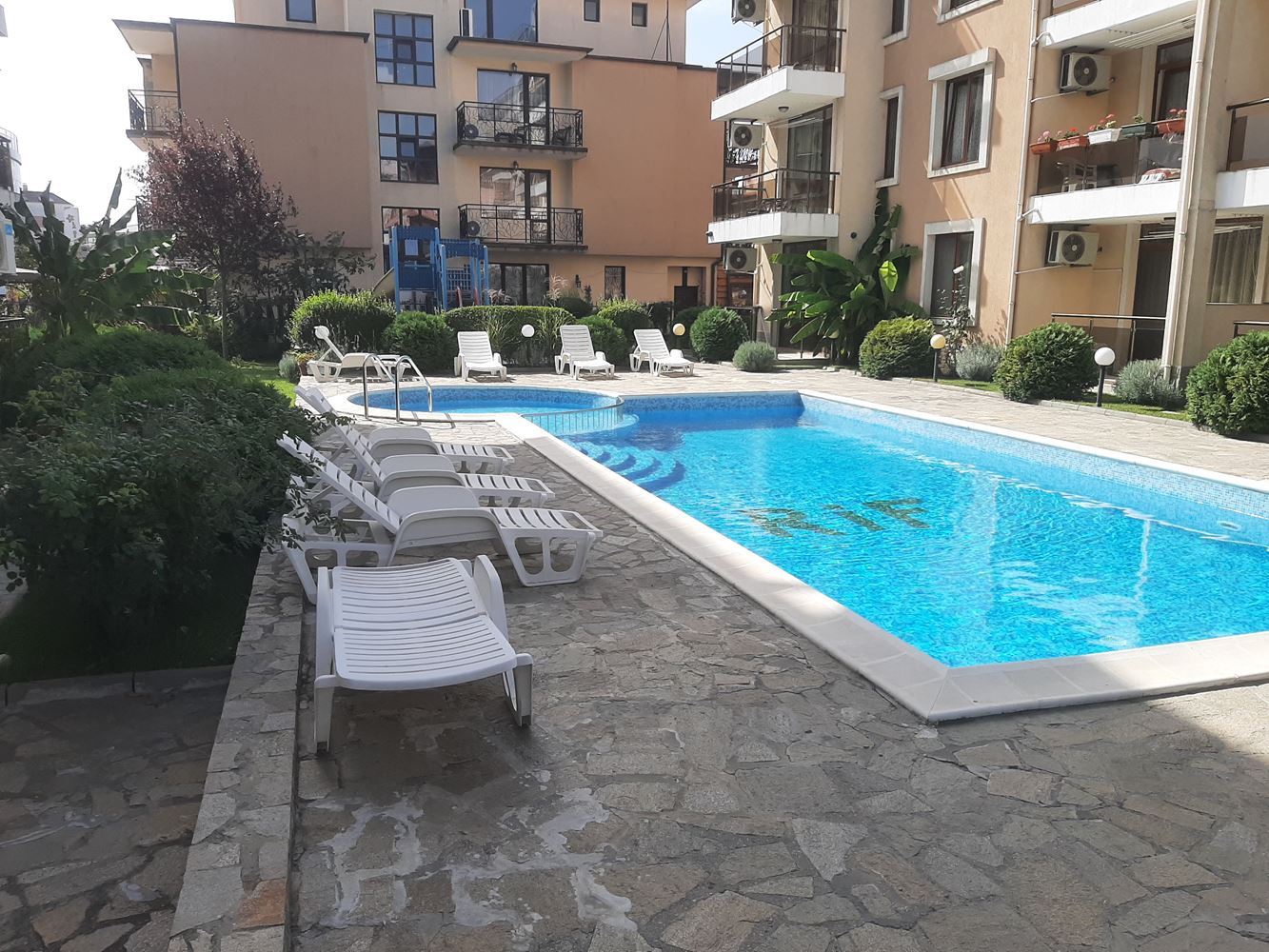 Хубав двустаен апартамент в комплексс басейн близо до морето в Равда Хубав двустаен апартамент в комплексс басейн близо до морето в Равда