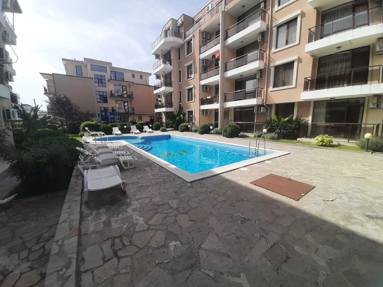 Хубав двустаен апартамент в комплексс басейн близо до морето в Равда Хубав двустаен апартамент в комплексс басейн близо до морето в Равда