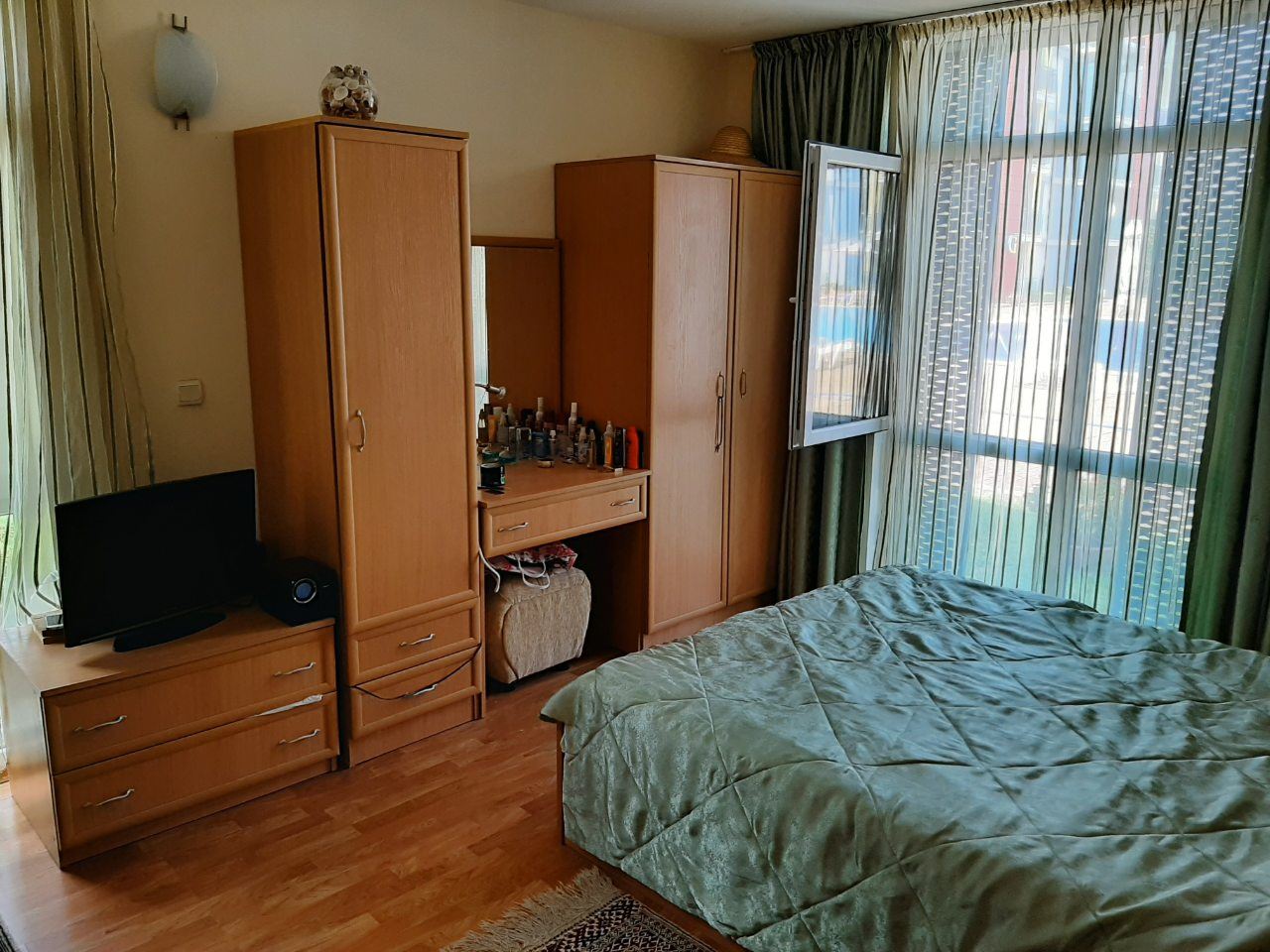 Обзаведен двустаен апартамент в затворен комплекс близо до Какао Бийч