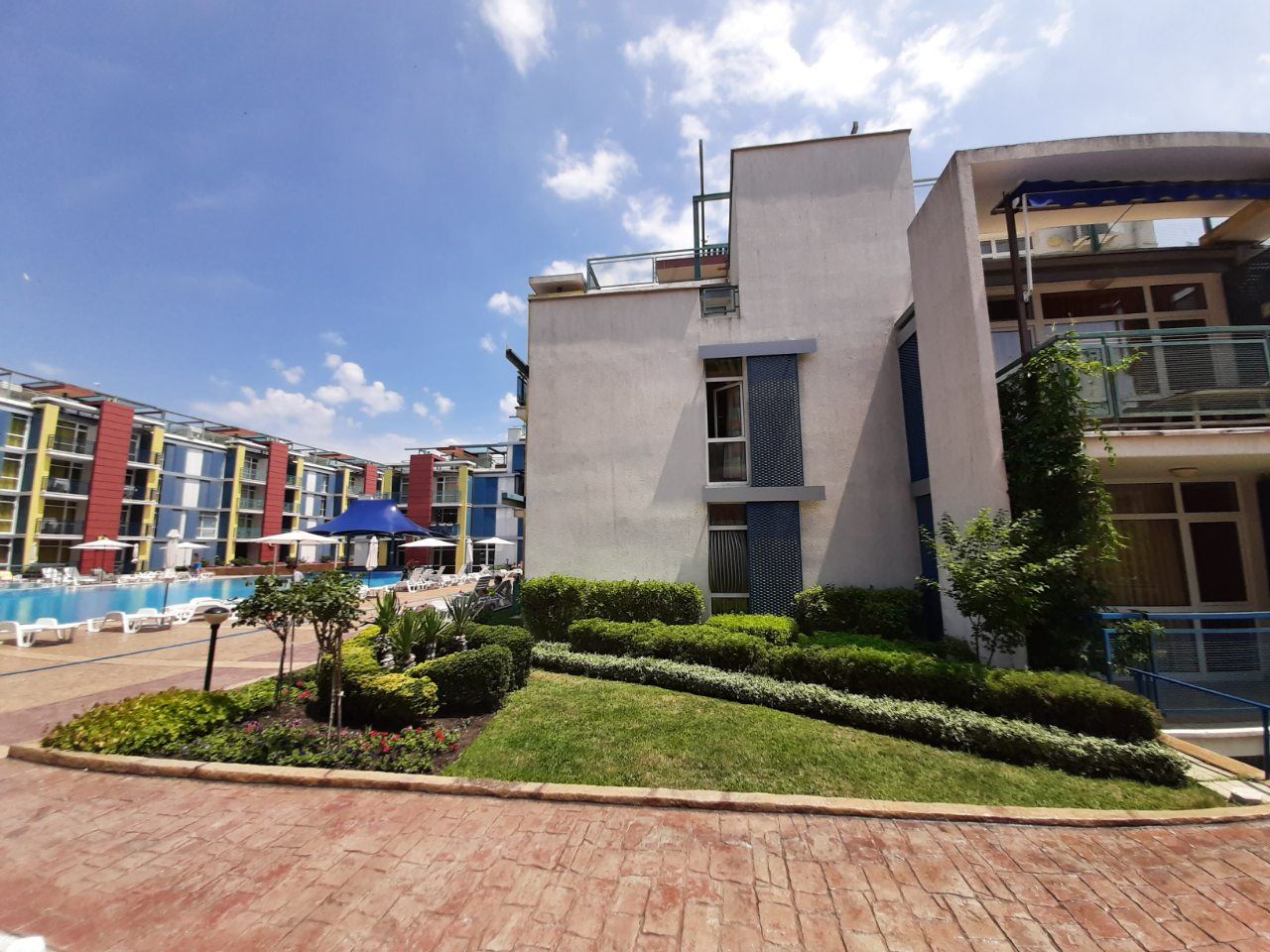 Обзаведен двустаен апартамент в затворен комплекс близо до Какао Бийч