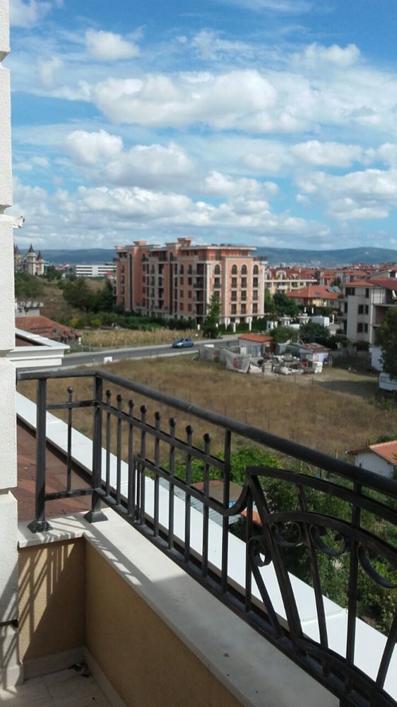 Двустаен апартамент с гледка море директно от строител