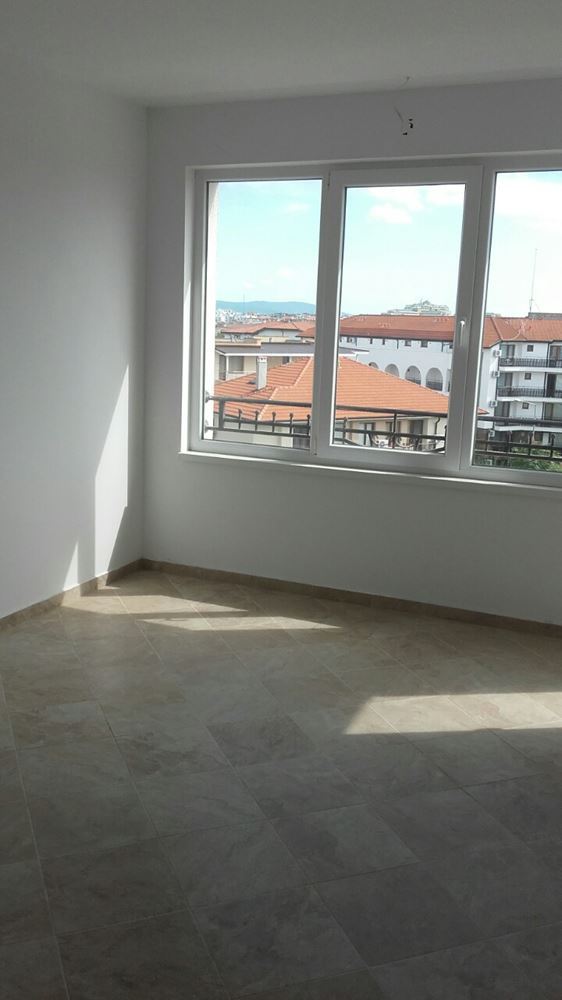 Двустаен апартамент с гледка море директно от строител