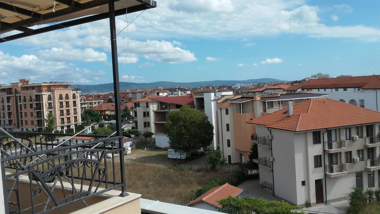 Двустаен апартамент с гледка море директно от строител