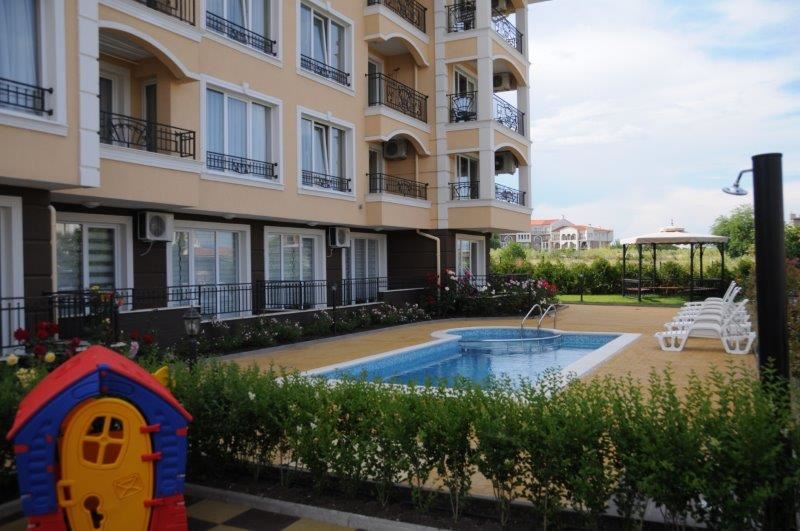 Двустаен апартамент с гледка море директно от строител