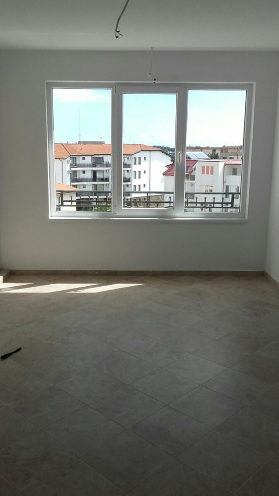 Двустаен апартамент с гледка море директно от строител