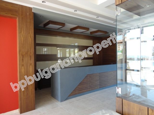 Продава апартаменти на първа линия край морето в Свети Влас