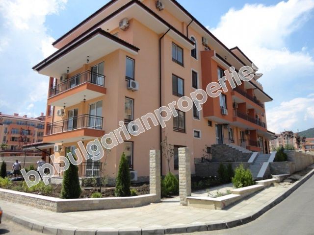 Продава апартаменти на първа линия край морето в Свети Влас