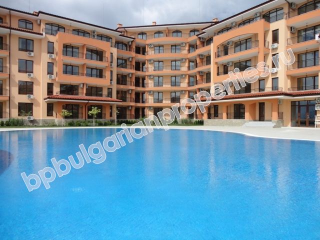 Продава апартаменти на първа линия край морето в Свети Влас