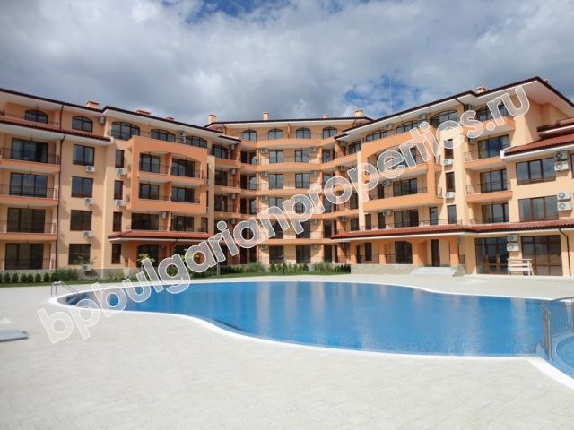 Продава апартаменти на първа линия край морето в Свети Влас