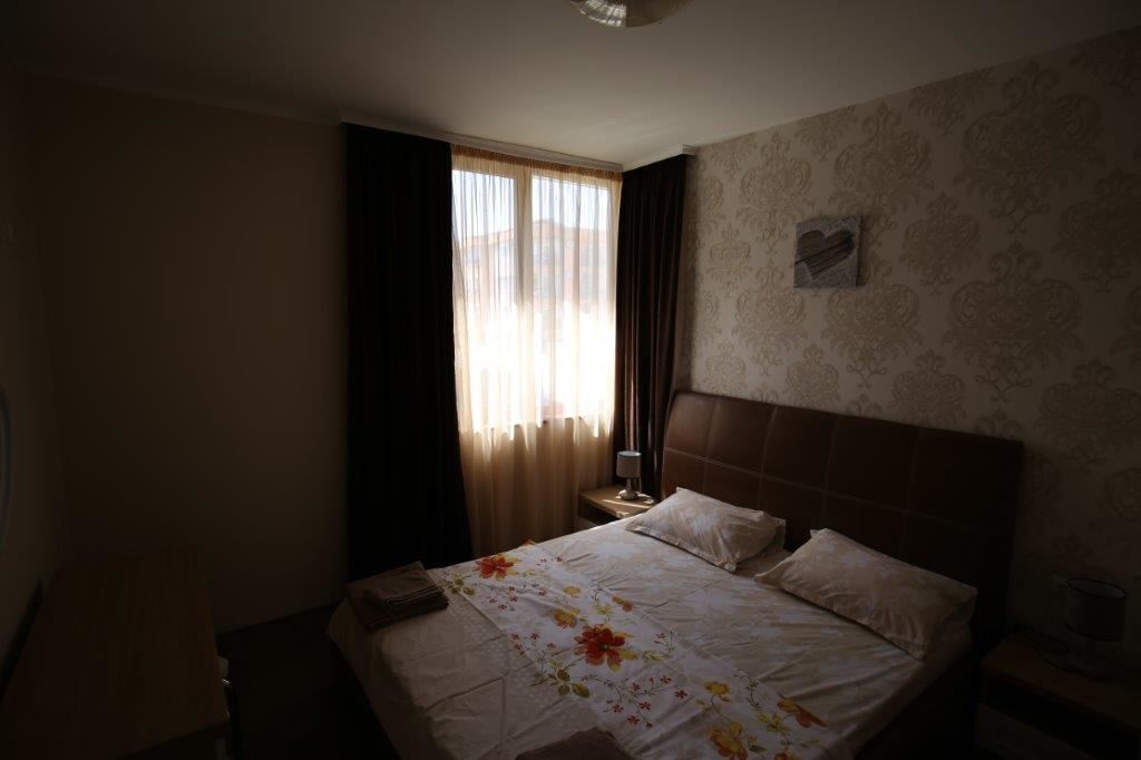 Обзаведен двустаен апартамент за нощувки в комплекс с басейн