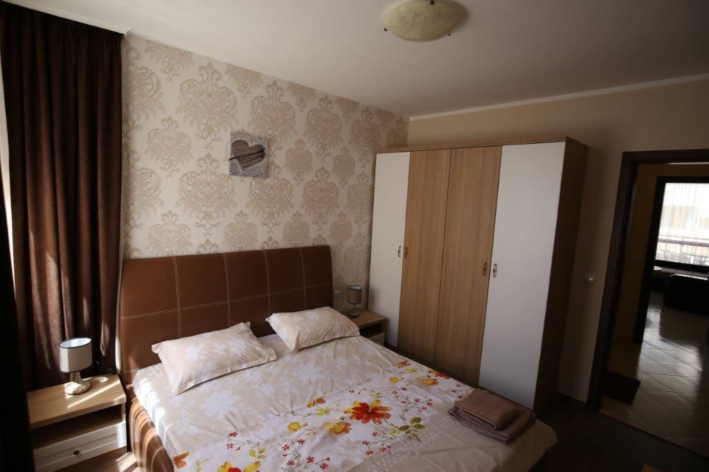 Обзаведен двустаен апартамент за нощувки в комплекс с басейн