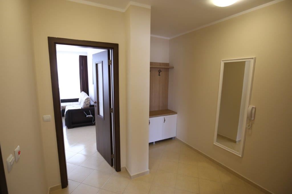 Обзаведен двустаен апартамент за нощувки в комплекс с басейн