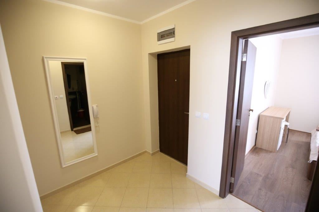 Обзаведен двустаен апартамент за нощувки в комплекс с басейн