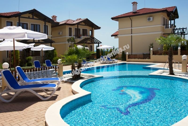 Двуетажна вила с гледка море в затворен комплекс с басейн Двуетажна вила с гледка море в затворен комплекс с басейн