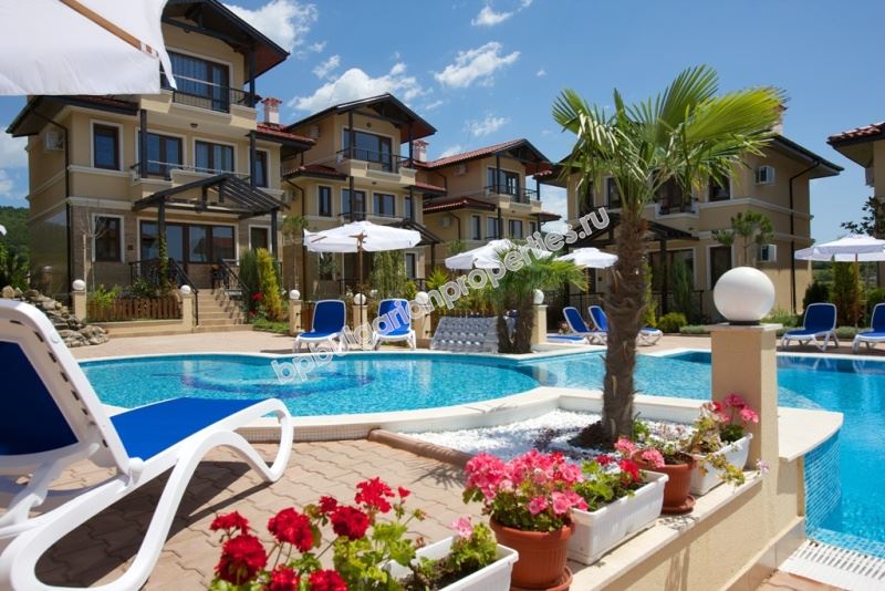 Двуетажна вила с гледка море в затворен комплекс с басейн Двуетажна вила с гледка море в затворен комплекс с басейн