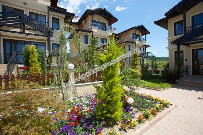 Двуетажна вила с гледка море в затворен комплекс с басейн Двуетажна вила с гледка море в затворен комплекс с басейн