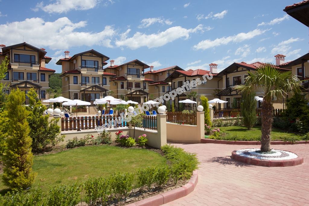 Двуетажна вила с гледка море в затворен комплекс с басейн Двуетажна вила с гледка море в затворен комплекс с басейн