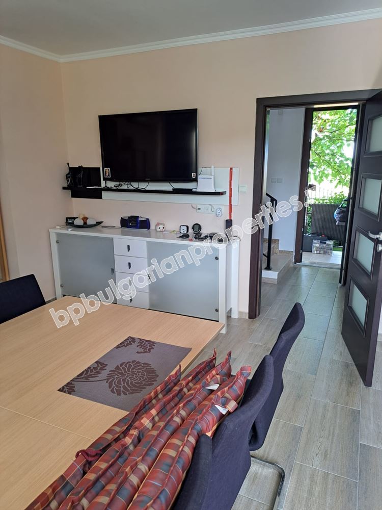 Двуетажна вила с гледка море в затворен комплекс с басейн Двуетажна вила с гледка море в затворен комплекс с басейн