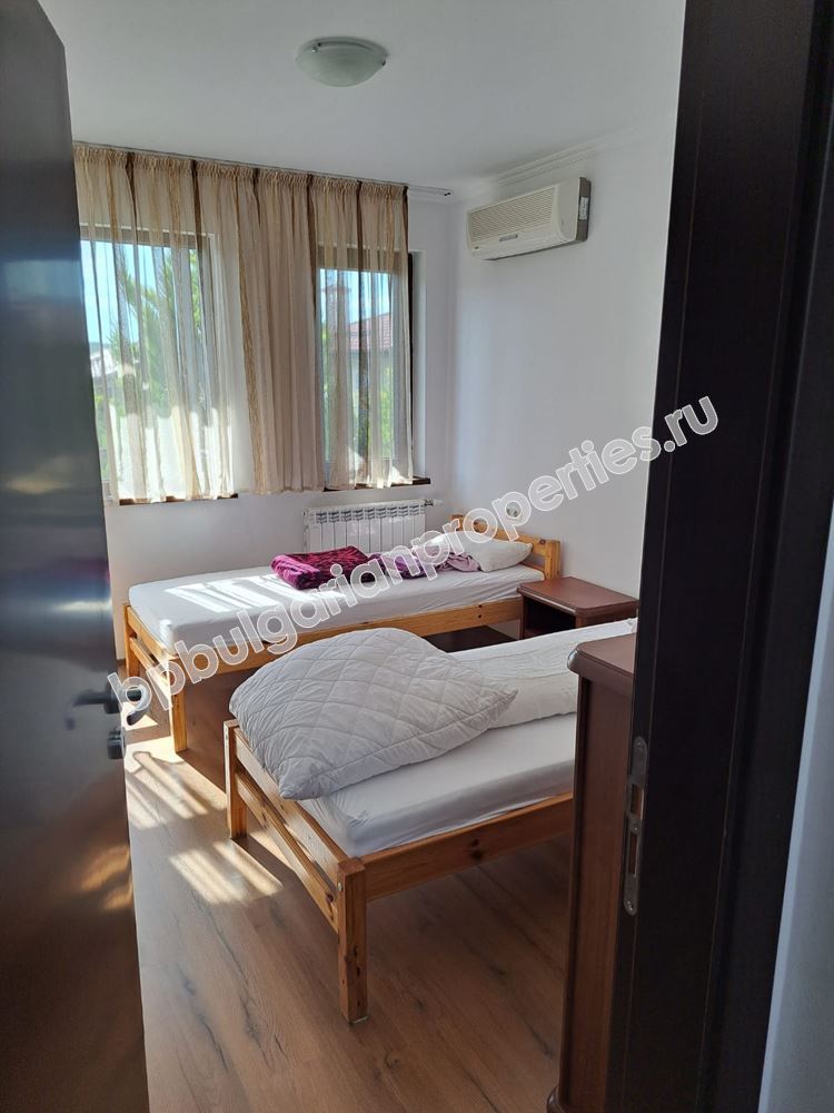 Двуетажна вила с гледка море в затворен комплекс с басейн Двуетажна вила с гледка море в затворен комплекс с басейн