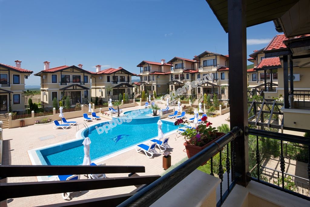 Двуетажна вила с гледка море в затворен комплекс с басейн Двуетажна вила с гледка море в затворен комплекс с басейн