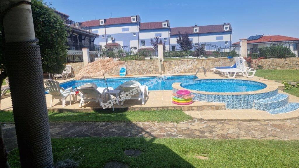 Къща с гледка море  в затворен комплекс в район Буджака, Созопол