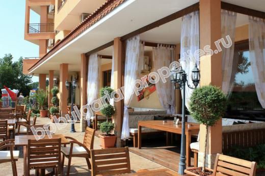 Продава луксозни апартаменти първа линия до морето в Слънчев Бряг