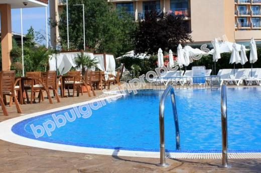 Продава луксозни апартаменти първа линия до морето в Слънчев Бряг