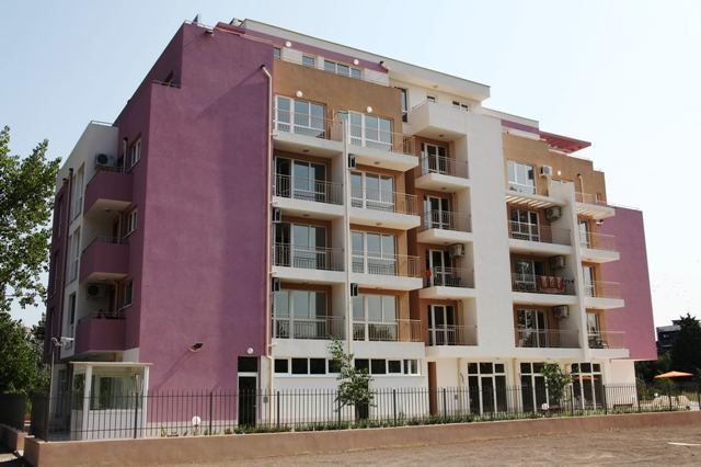 Продава луксозни апартаменти в комплекс в Слънчев Бряг