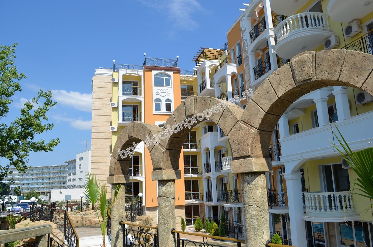 Луксозни мебелирани апартаменти за продажба в курорта Слънчев Бряг