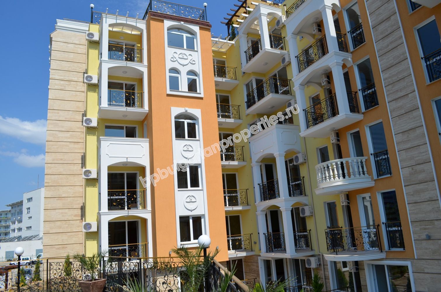 Луксозни мебелирани апартаменти за продажба в курорта Слънчев Бряг