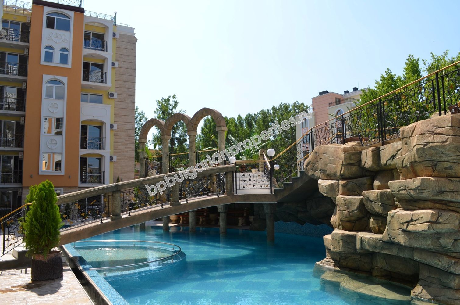 Луксозни мебелирани апартаменти за продажба в курорта Слънчев Бряг