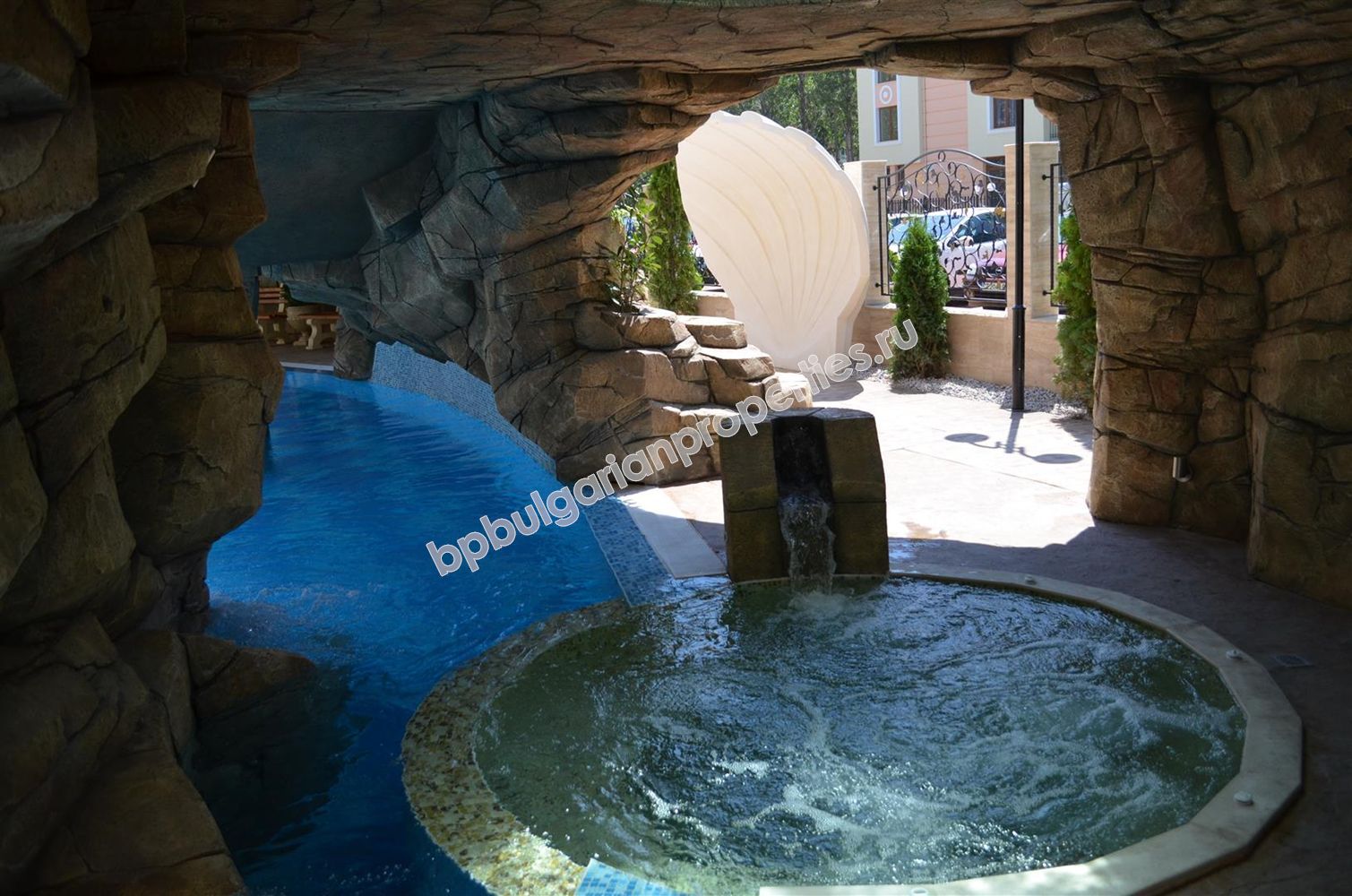 Луксозни мебелирани апартаменти за продажба в курорта Слънчев Бряг