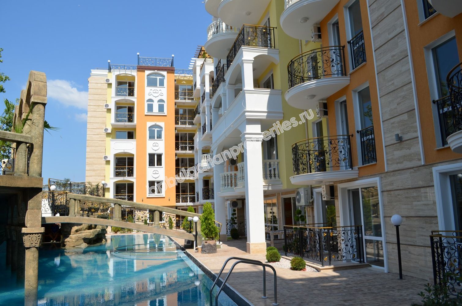 Луксозни мебелирани апартаменти за продажба в курорта Слънчев Бряг