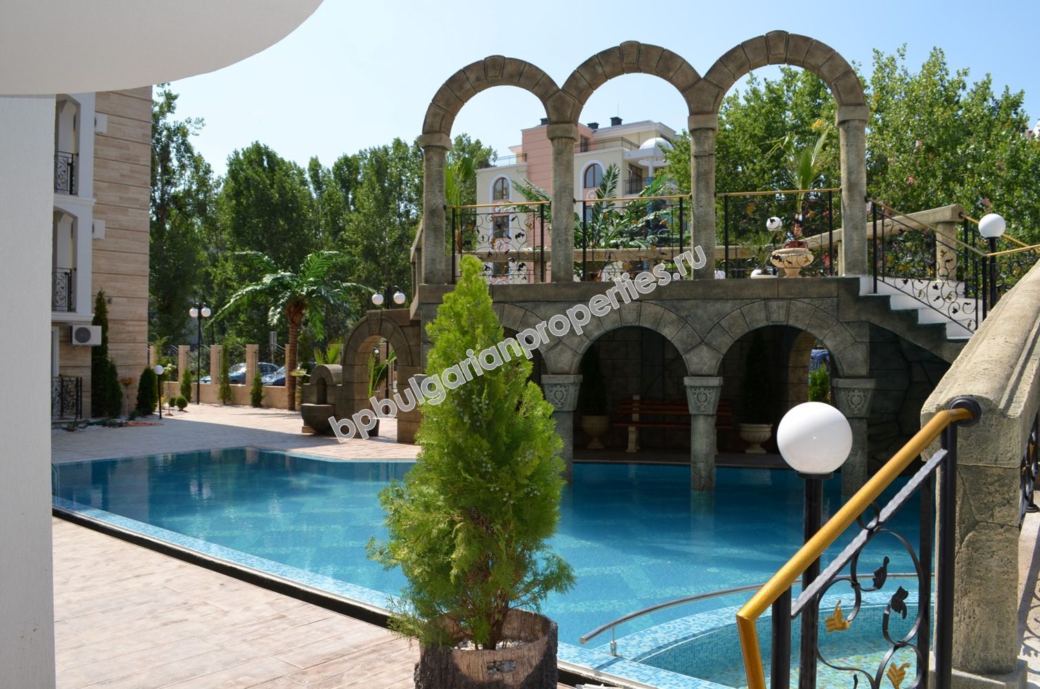 Луксозни мебелирани апартаменти за продажба в курорта Слънчев Бряг