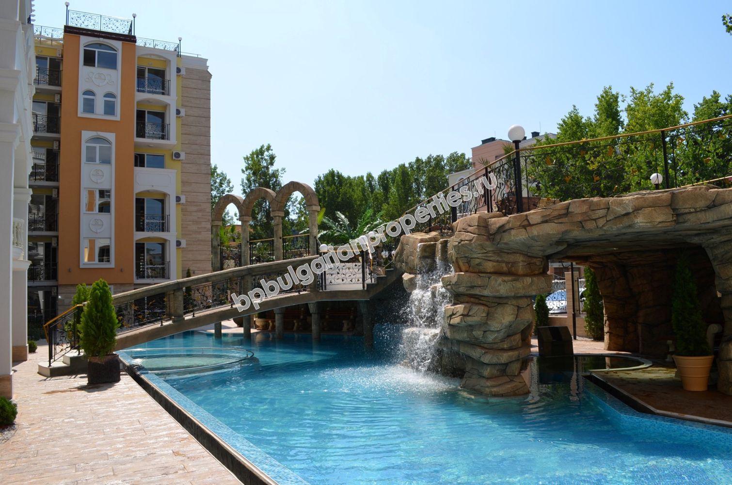 Луксозни мебелирани апартаменти за продажба в курорта Слънчев Бряг