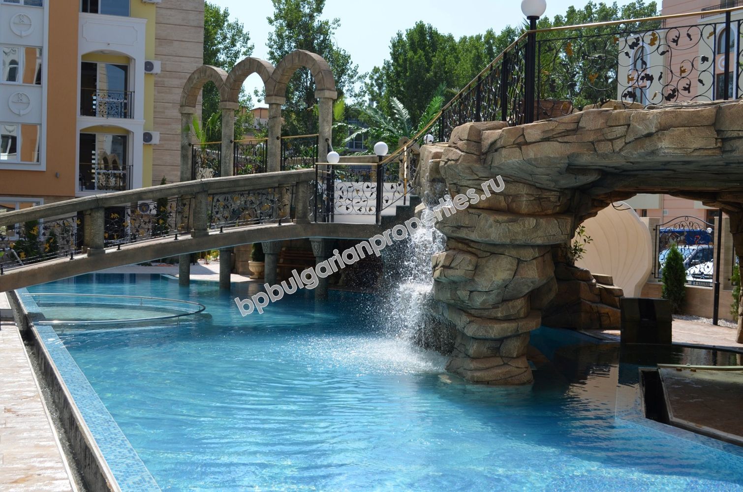 Луксозни мебелирани апартаменти за продажба в курорта Слънчев Бряг