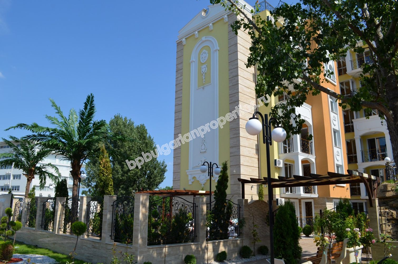 Луксозни мебелирани апартаменти за продажба в курорта Слънчев Бряг