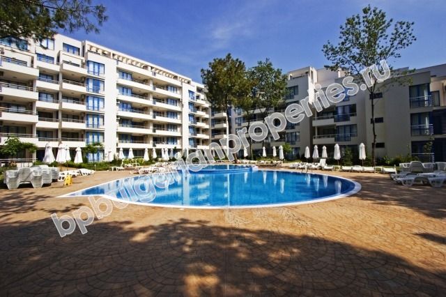 Луксозен апартамент на брега на морето за продажба в курорта Слънчев Бряг